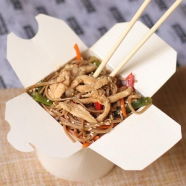 Wok-лапша гречневая с курицей