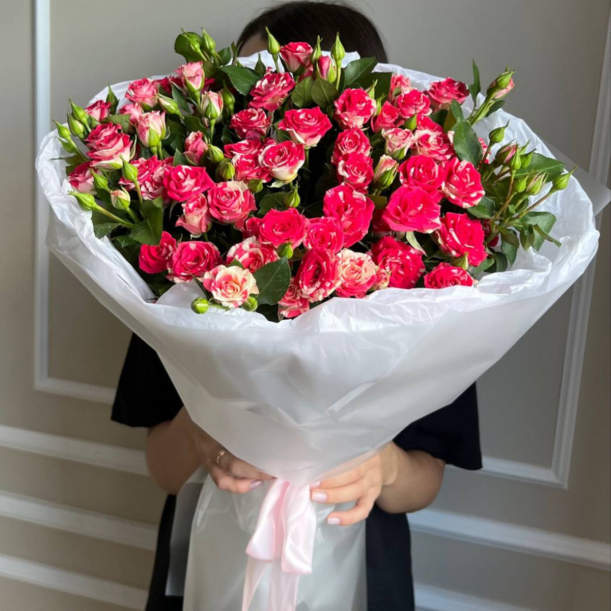 Моно букет из кустовых роз 67 (предзаказ)