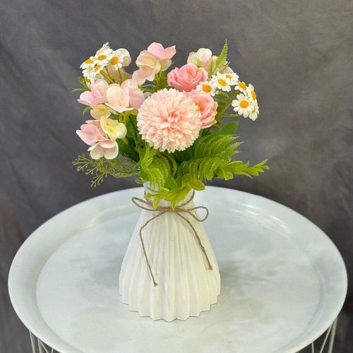 Букет декоративных цветов в вазочке (и1936) 