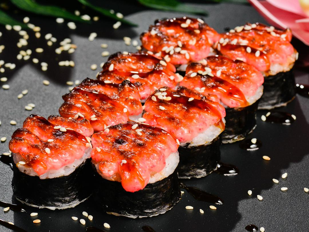 Ролл яки копченный лосось