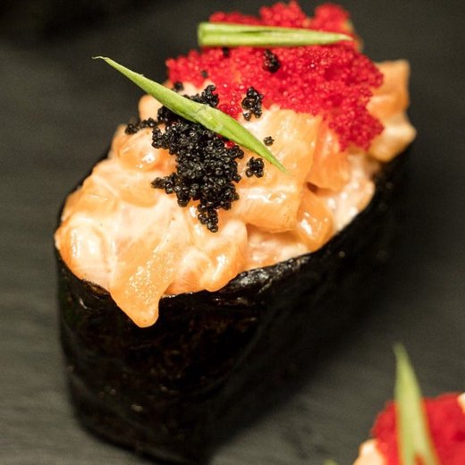 Гункан Спайси Сяке