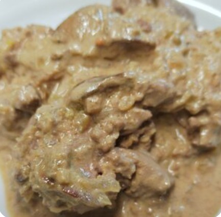 Печень куриная, тушенная в сметане