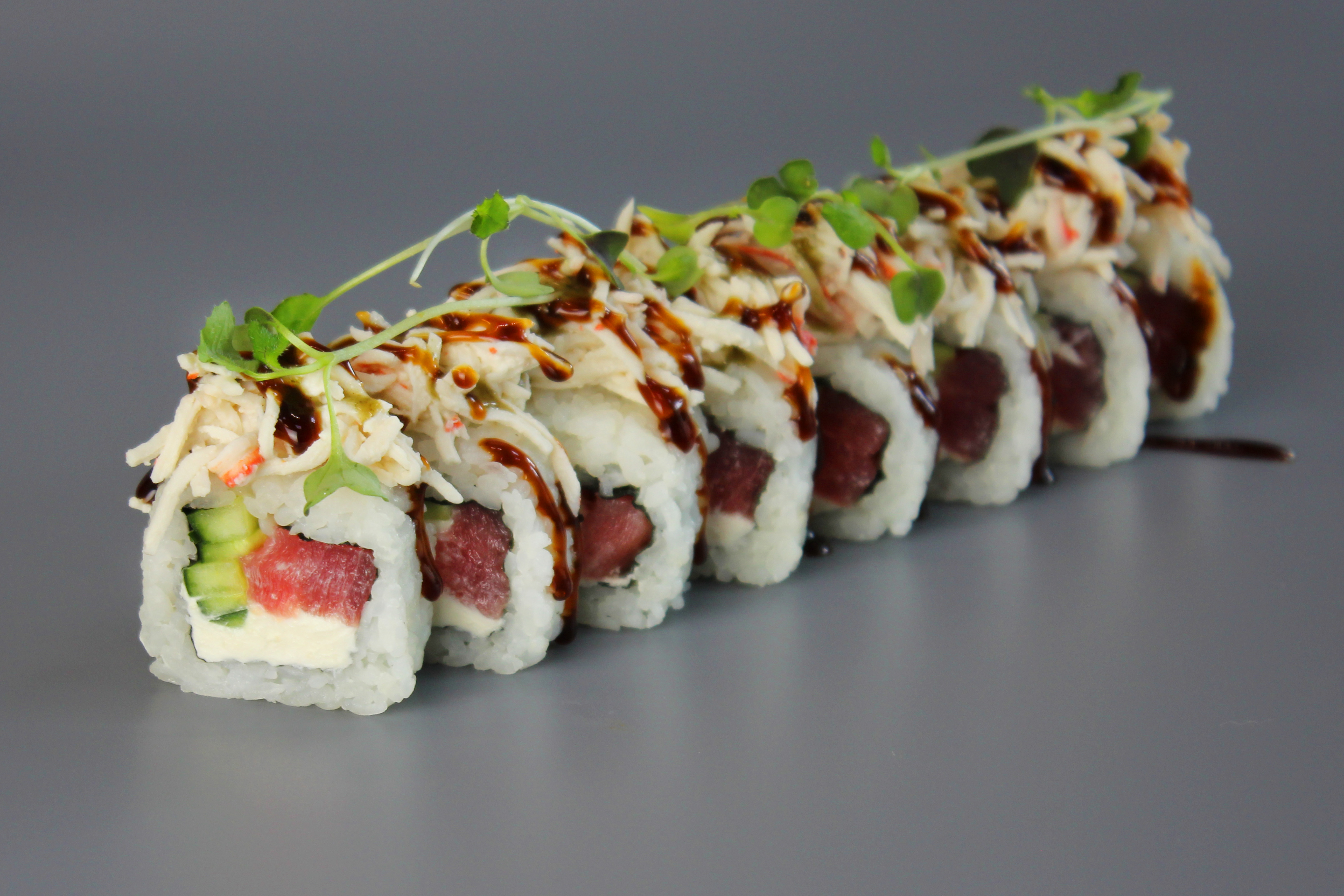 ТУНЕЦ, КРАБ, СОУС ХАЛАПЕНЬО