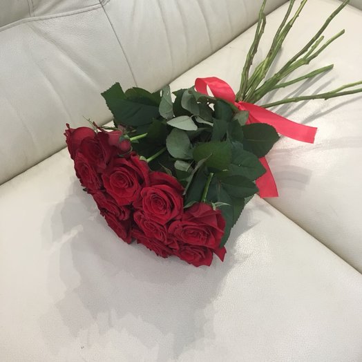 15 бордовых роз