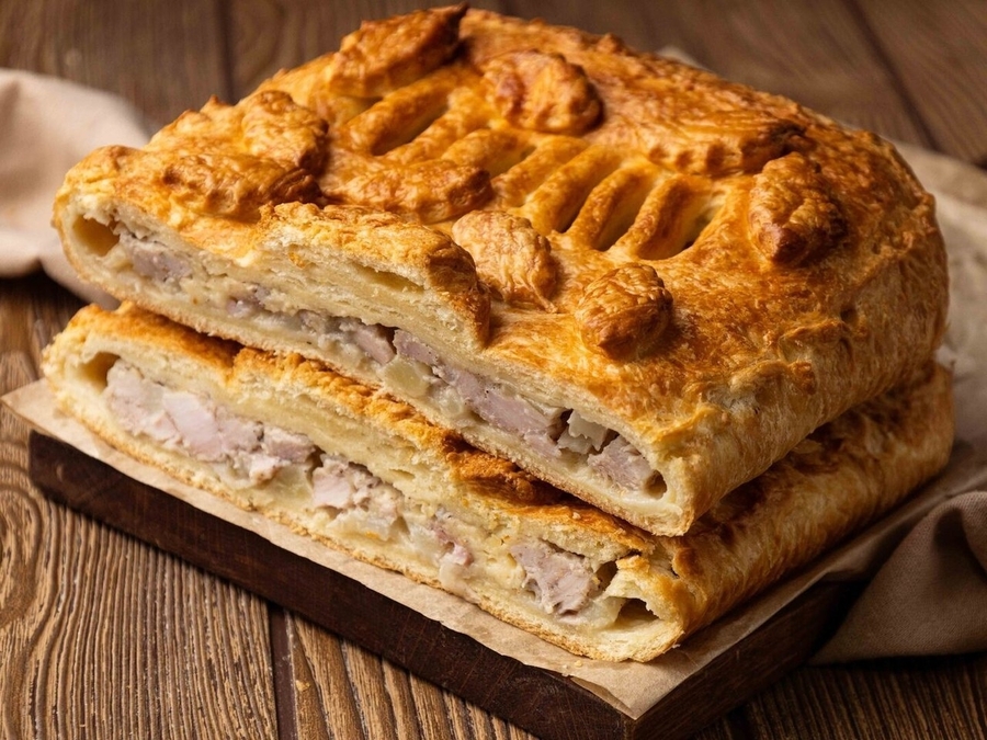 Пирог из слоеного теста с курицей и картофелем 1кг