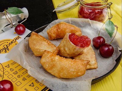 ЧебурекМи с Клубничным джемом