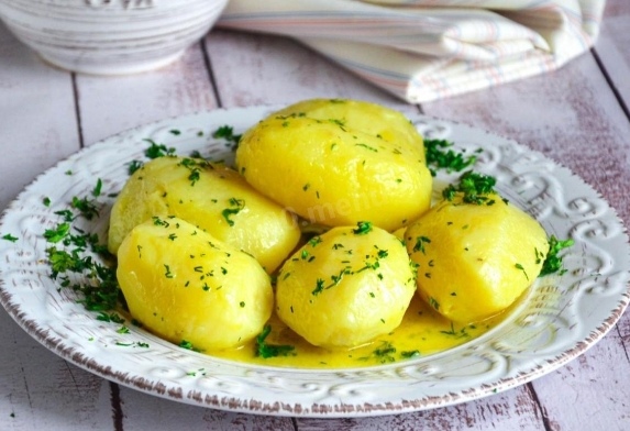 Картофель отварной с зеленью