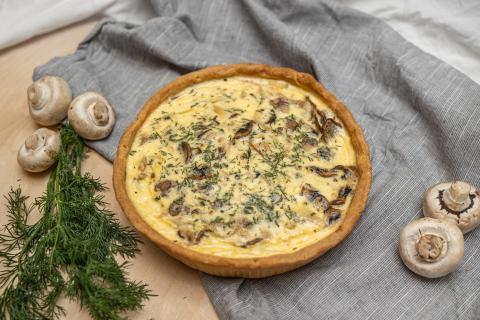 Киш с кроликом и грибами