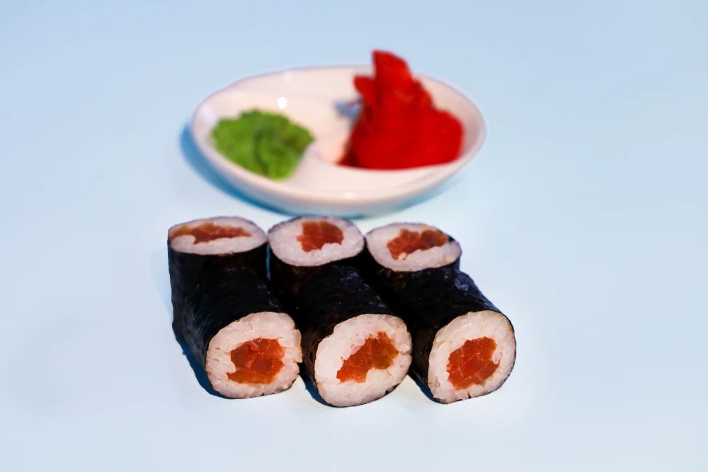 Ролл с тунцом