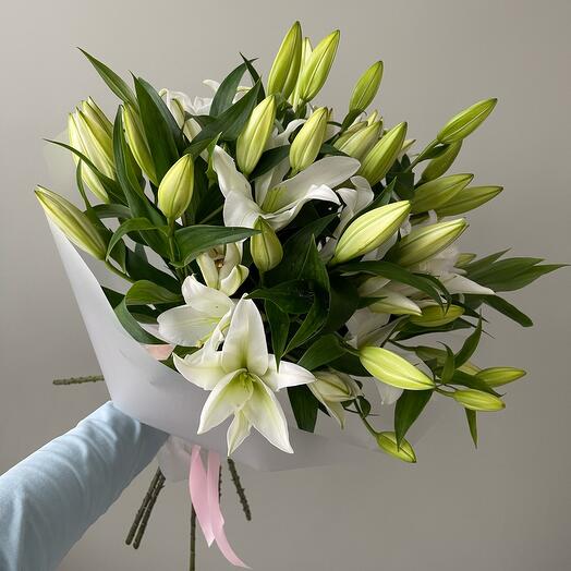 11 белых лилий
