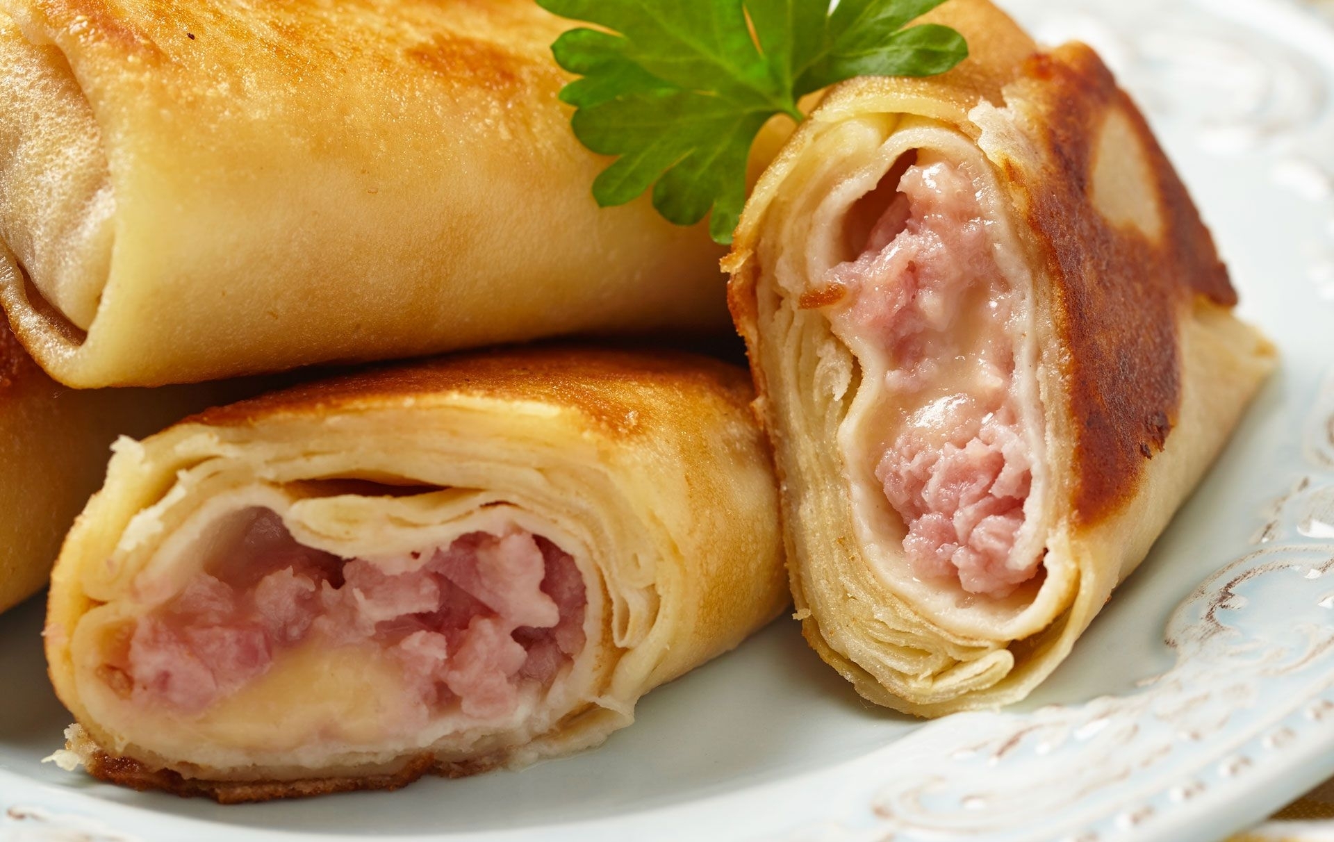 Блинчики с Тамбовским окороком и сыром моцарелла