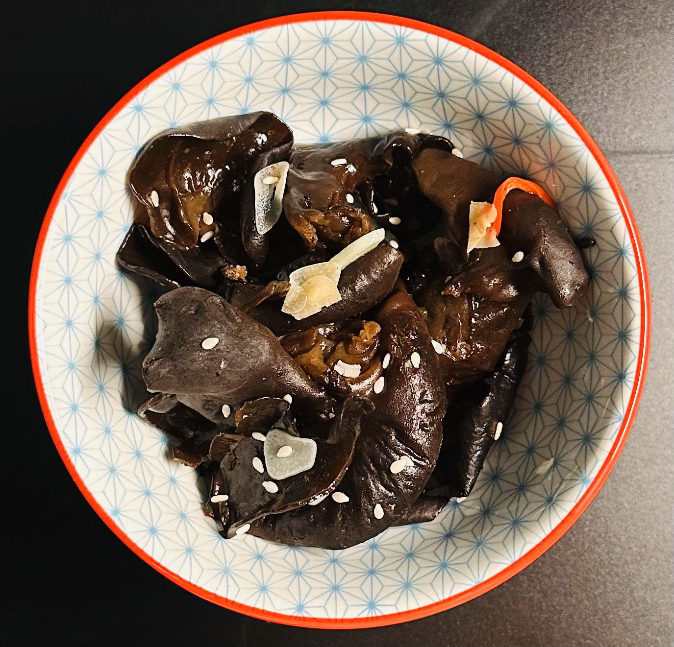 Маринованные древесные грибы