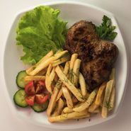 Стейк из свинины+салат из свежих овощей