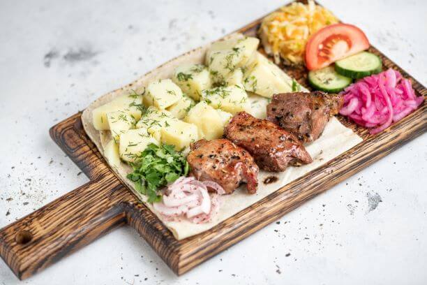 Свинина на углях с картоф. дольками