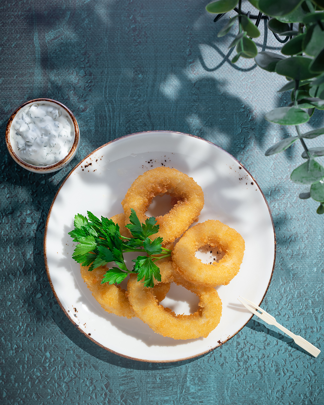 Кольца кальмара с соусом на выбор