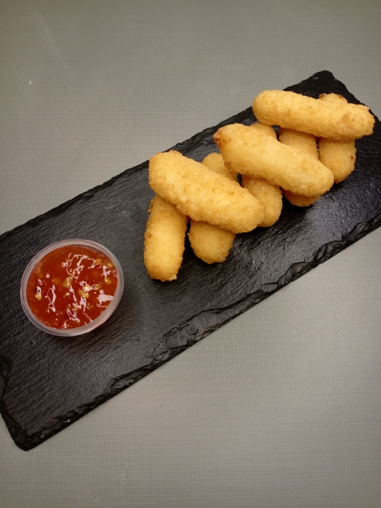 Сырные палочки 8 шт с соусом сладкий чилли