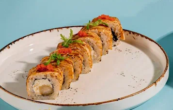 Токио с креветкой и опаленным лососем