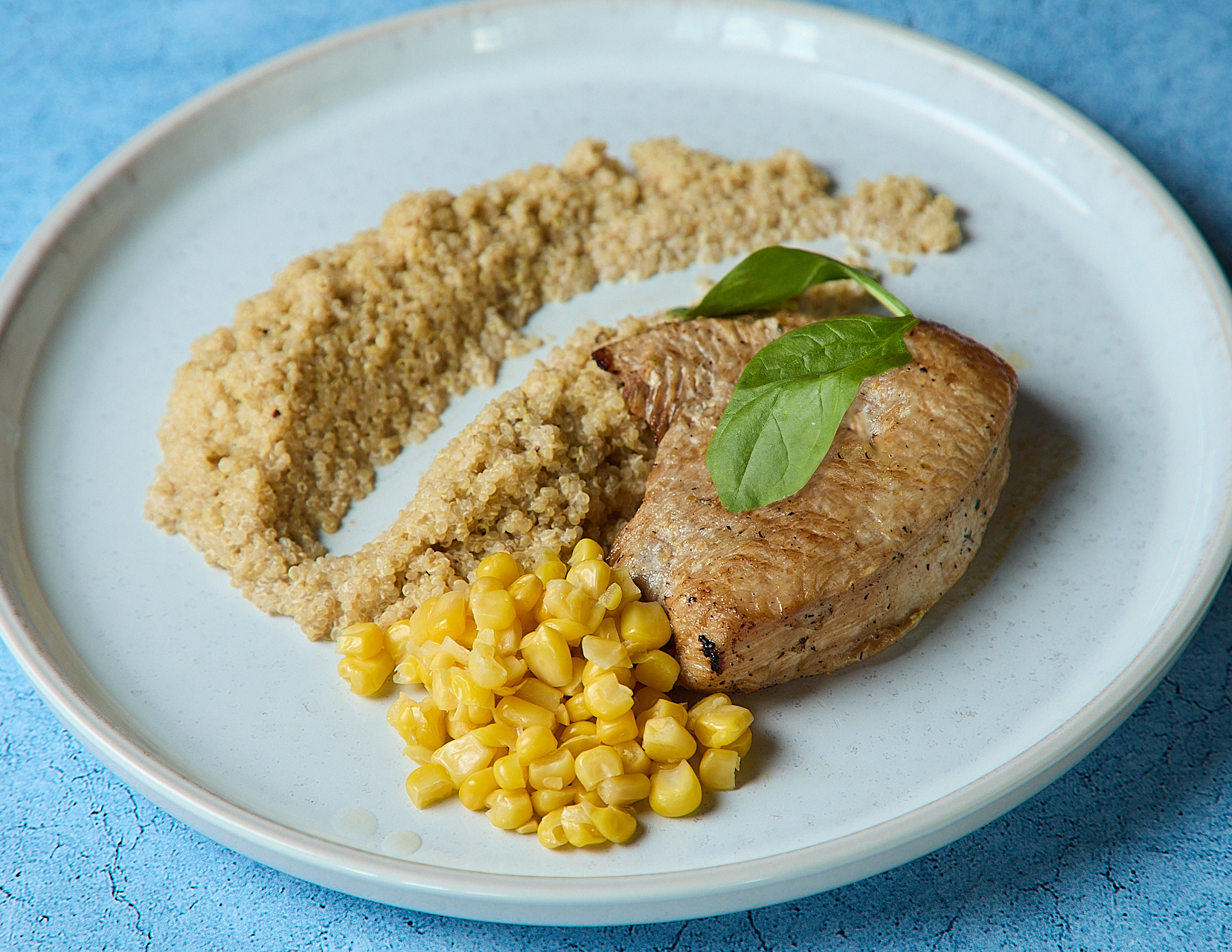 Стейк из индейки с киноа