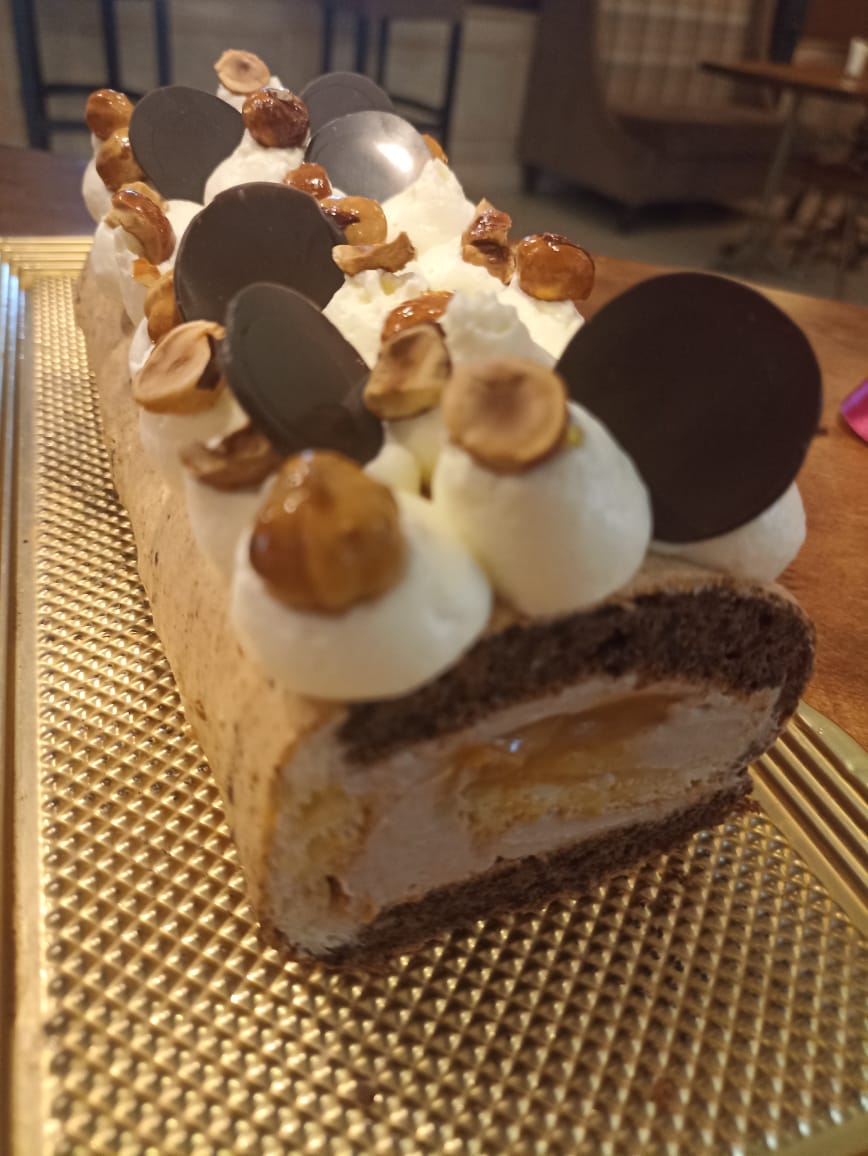 Японский рулет ореховый с карамелью