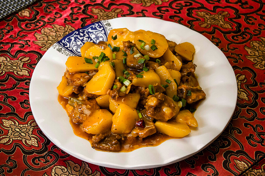 90 Рёбрышки тушеные с картофелем