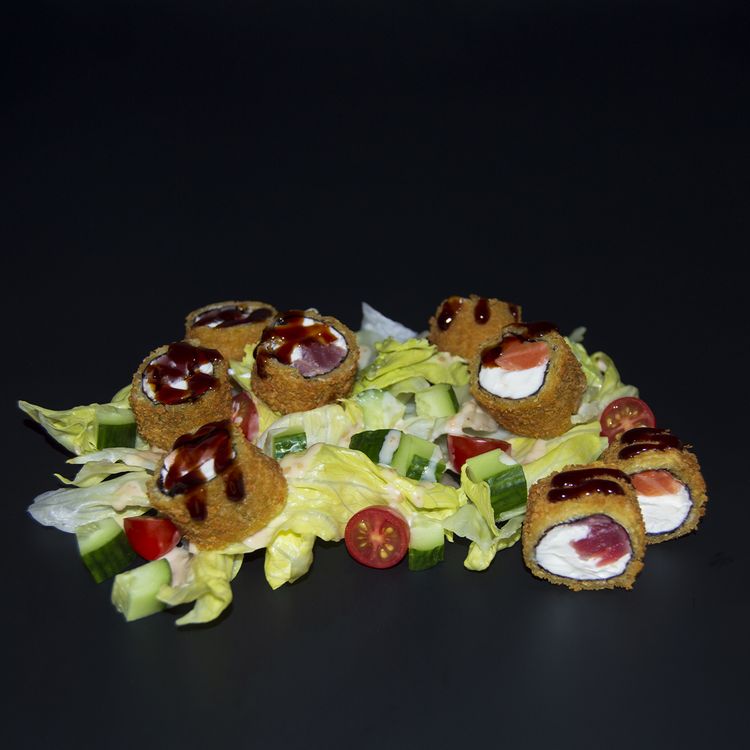 Салат с жареным роллом