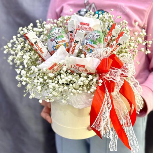 Букет из киндеров и раффаэлло с гипсофилой (к1935)