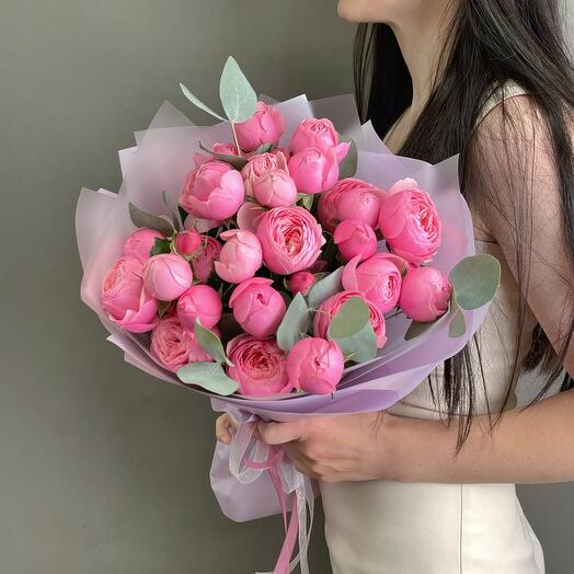 Моно букет из 7 кустовых пионовидных роз