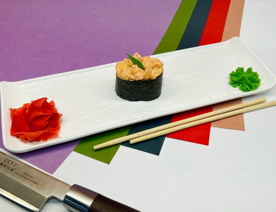 Спайс суши с лососем