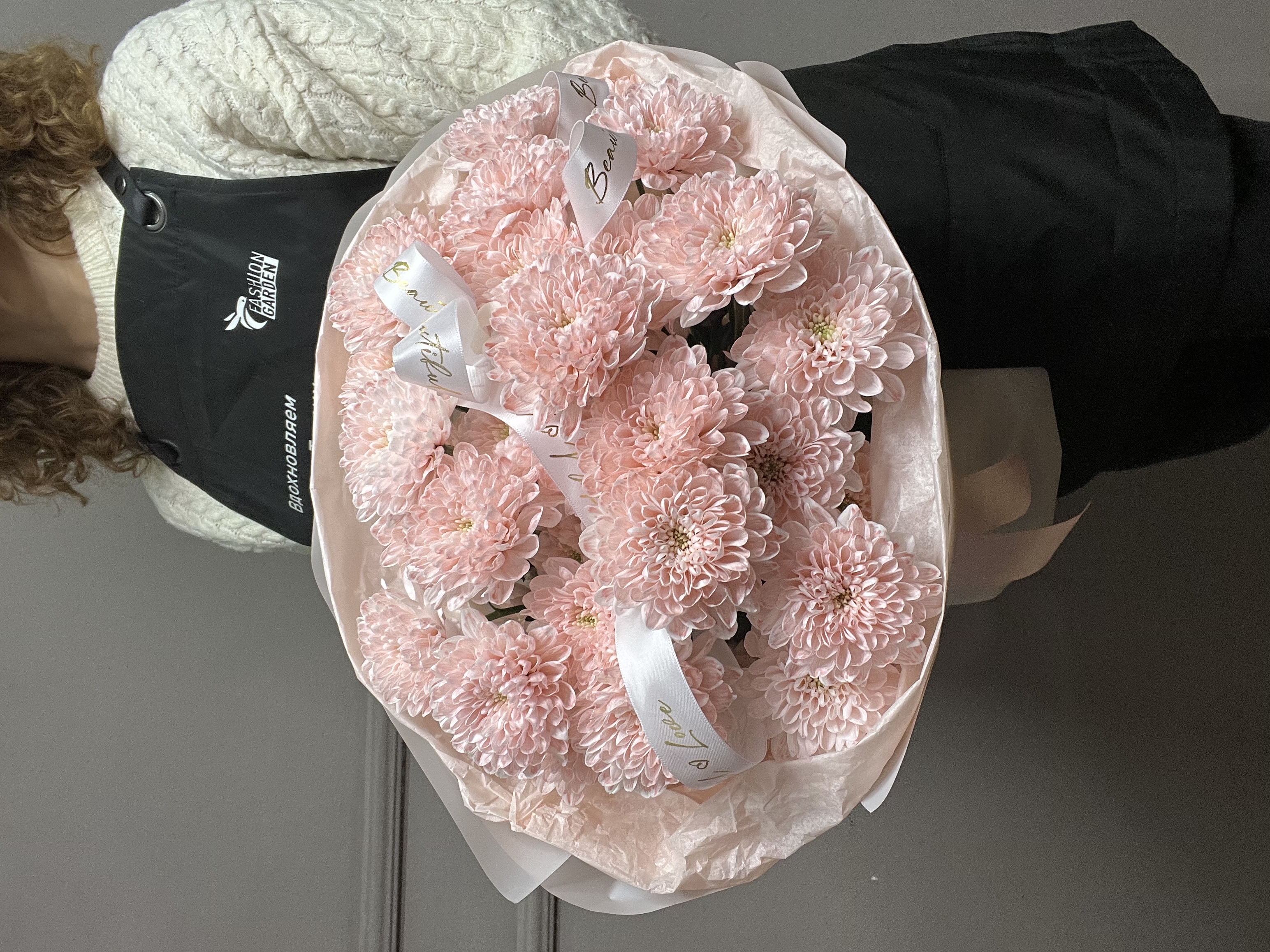 Стойкий букет из 5 хризантем