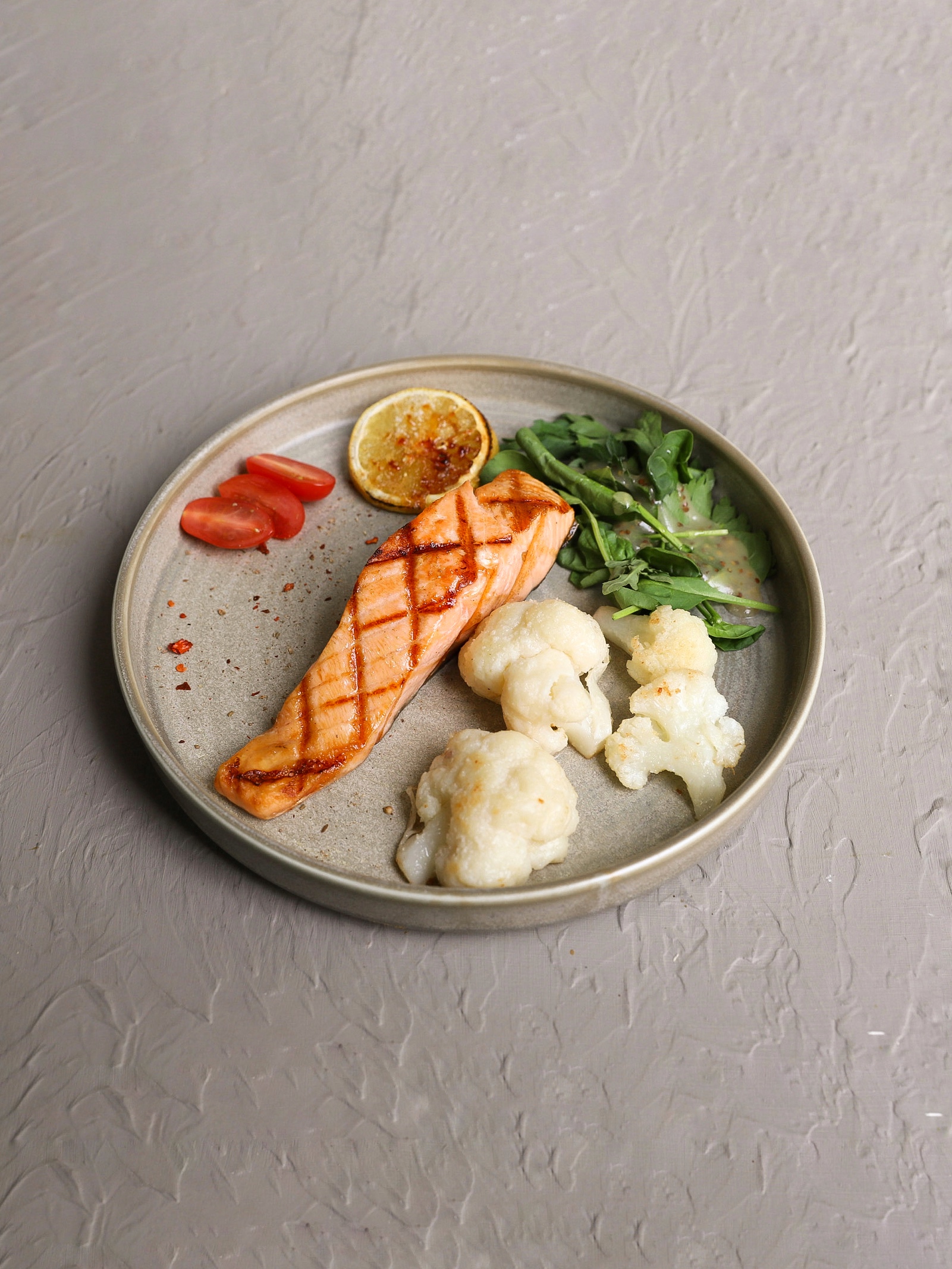 Стейк из лосося гриль