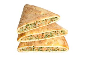 Пирог с лососем и рисом