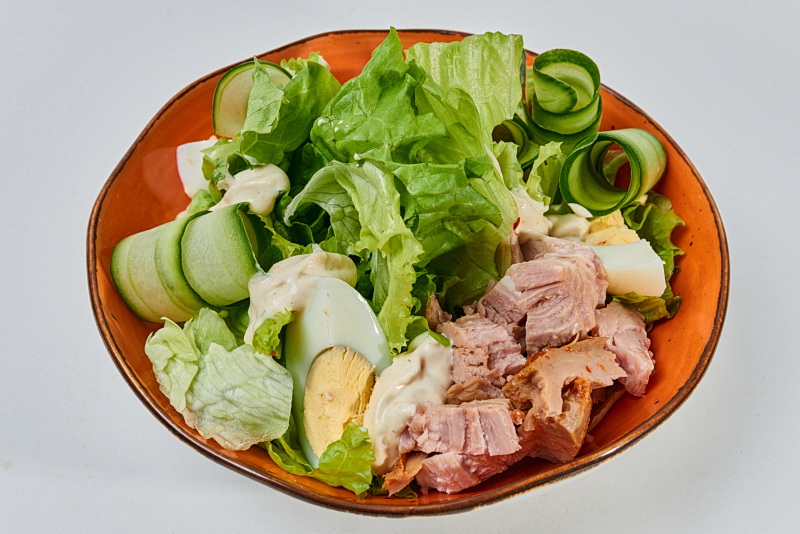 Салат с рваной свининой