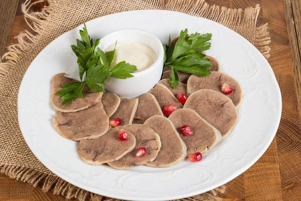 Язык с хреном