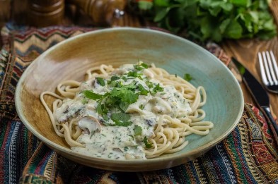 Лагман сливоч. с куриным филе и грибами