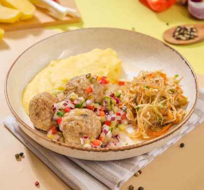 Митболы с вялеными томатами и канкасе из овощей