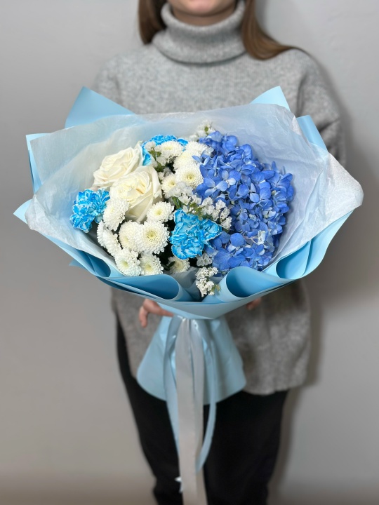Букет с гортензией голубой шепот