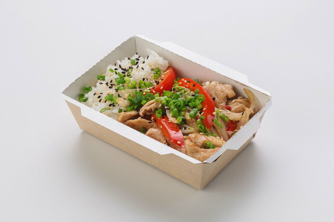 Свинина в кисло сладком соусе с рисом