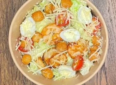 Салат цезарь с креветкой