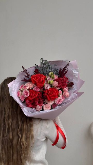 Букет из роз, альстромерий и диантусов