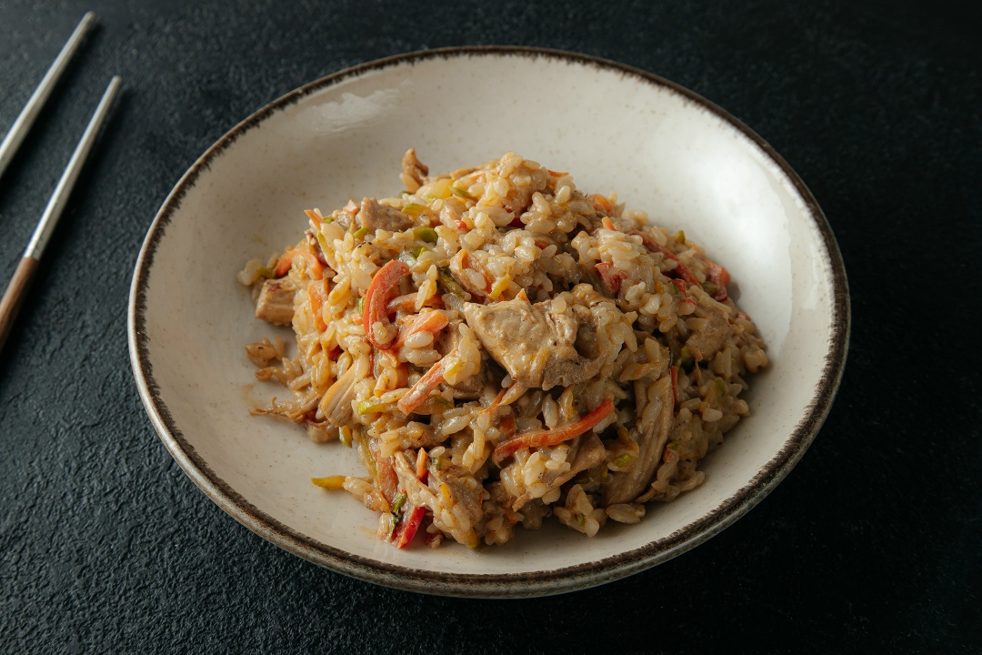 Рис с курицей в сливочном соусе