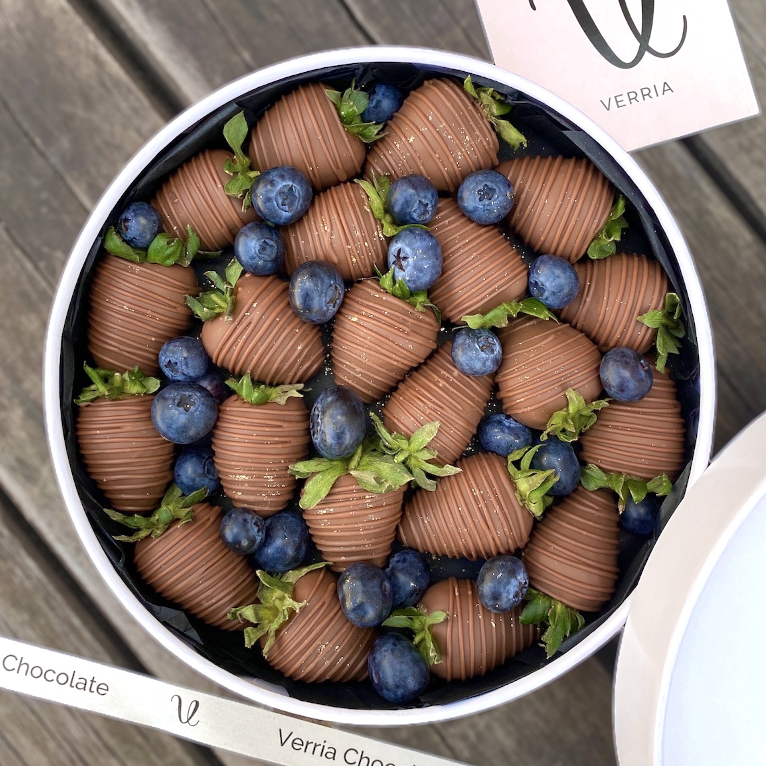 Клубника в шоколаде с голубикой "Summer Berries"