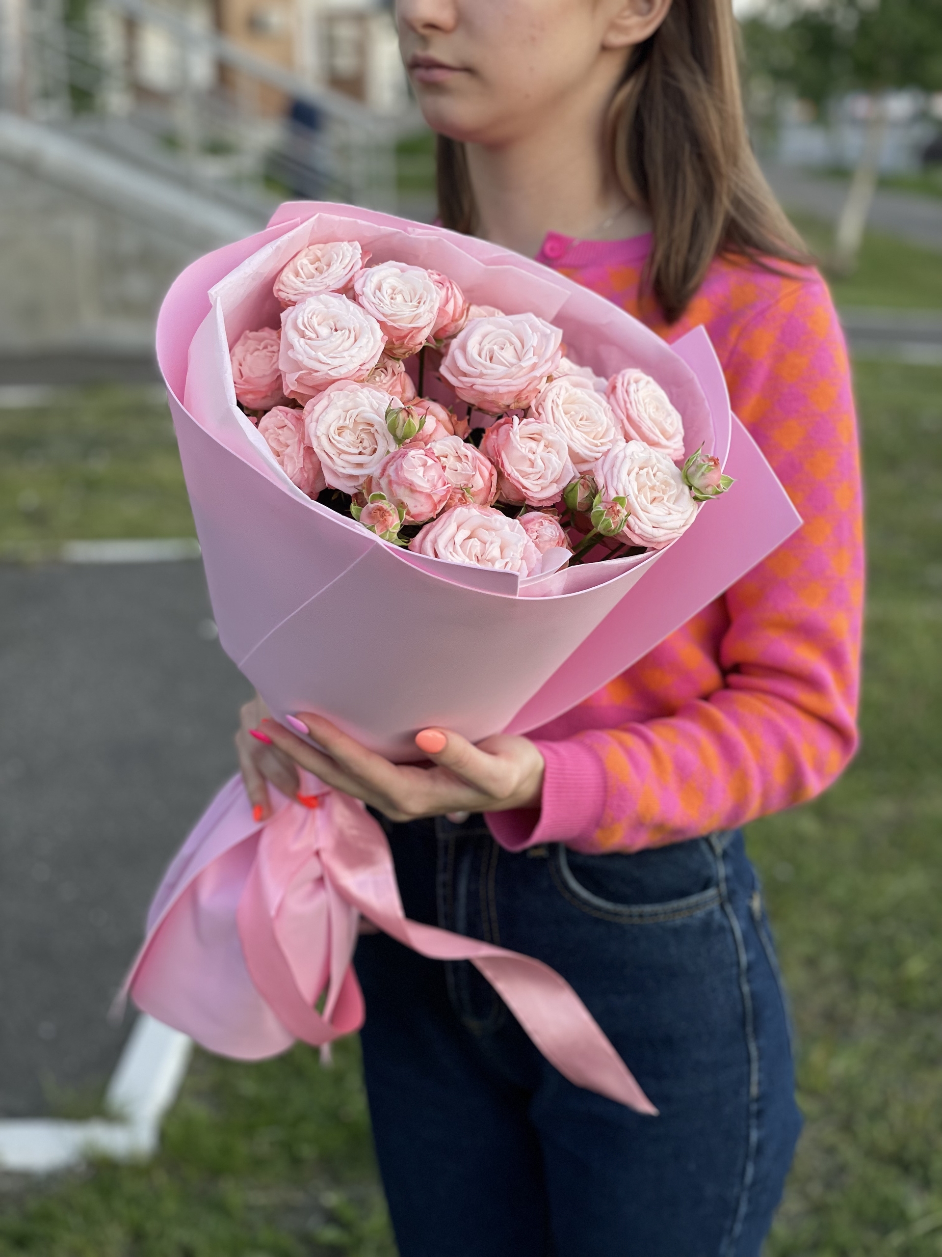 Букет из пионовидной кустовой розы - "Мадам"