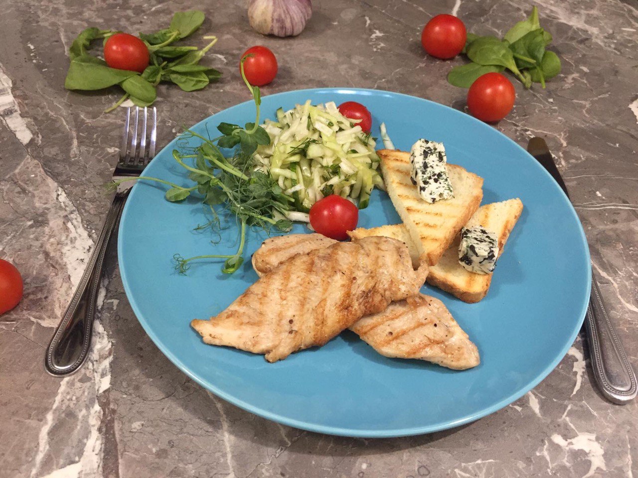 Куриный эскалоп с пряным маслом