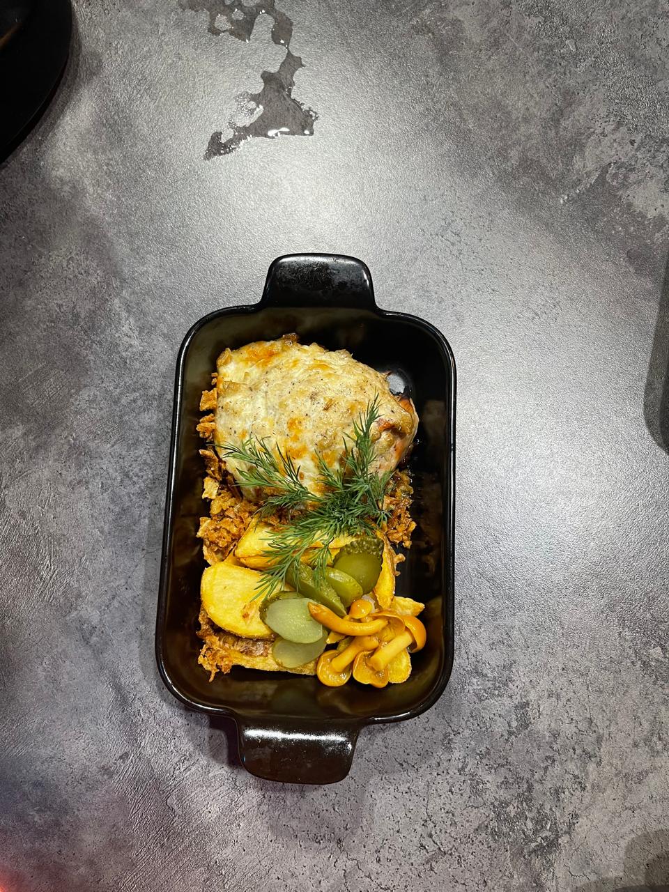 Сковородка с курицей по-французски
