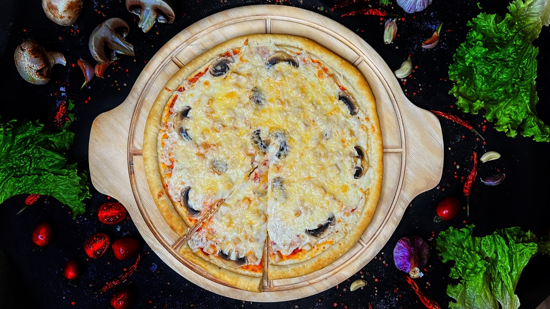 Пицца "С шампиньонами и курицей".