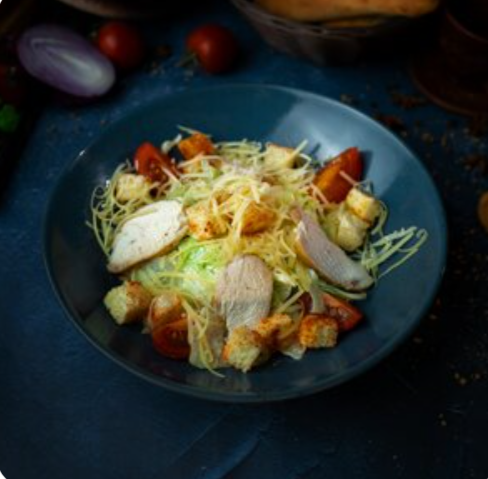 Салат Цезарь с курицей