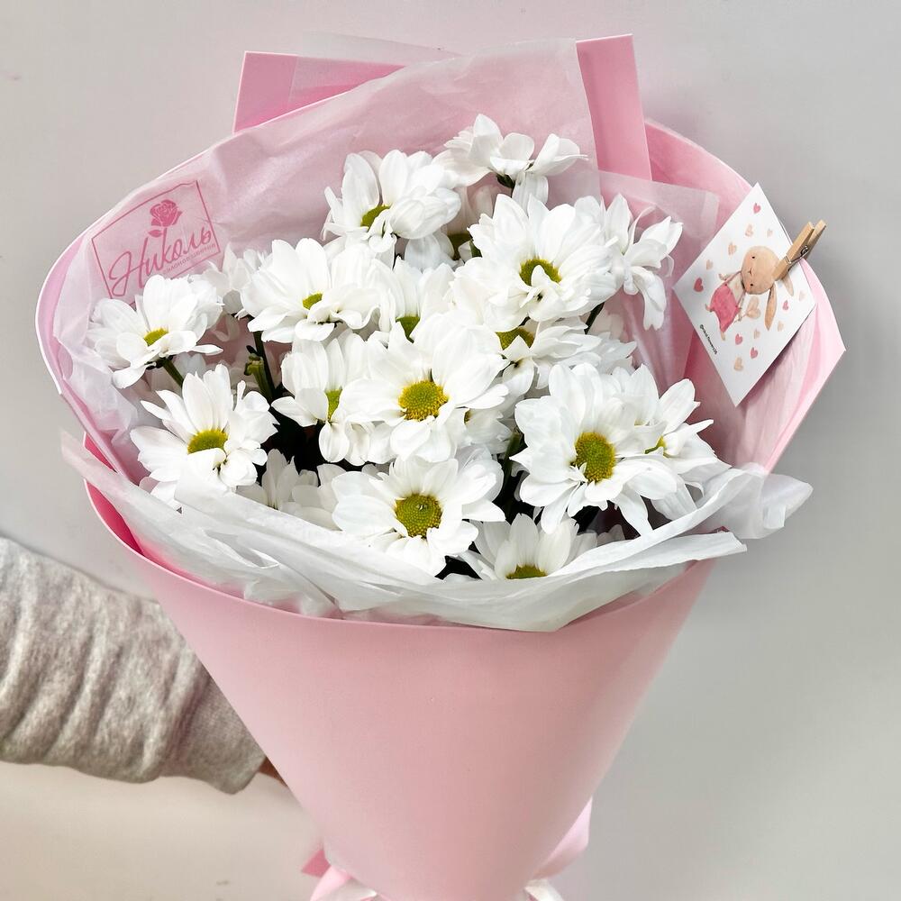 Букет-комплимент «Сияние луны» из ромашковидных хризантем