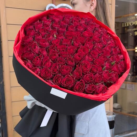 101 Роза красная букет пышный