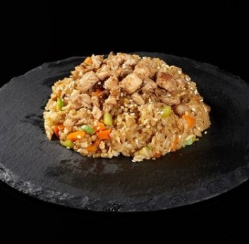 Рис с грибами шиитаке и овощи и соус на выбор