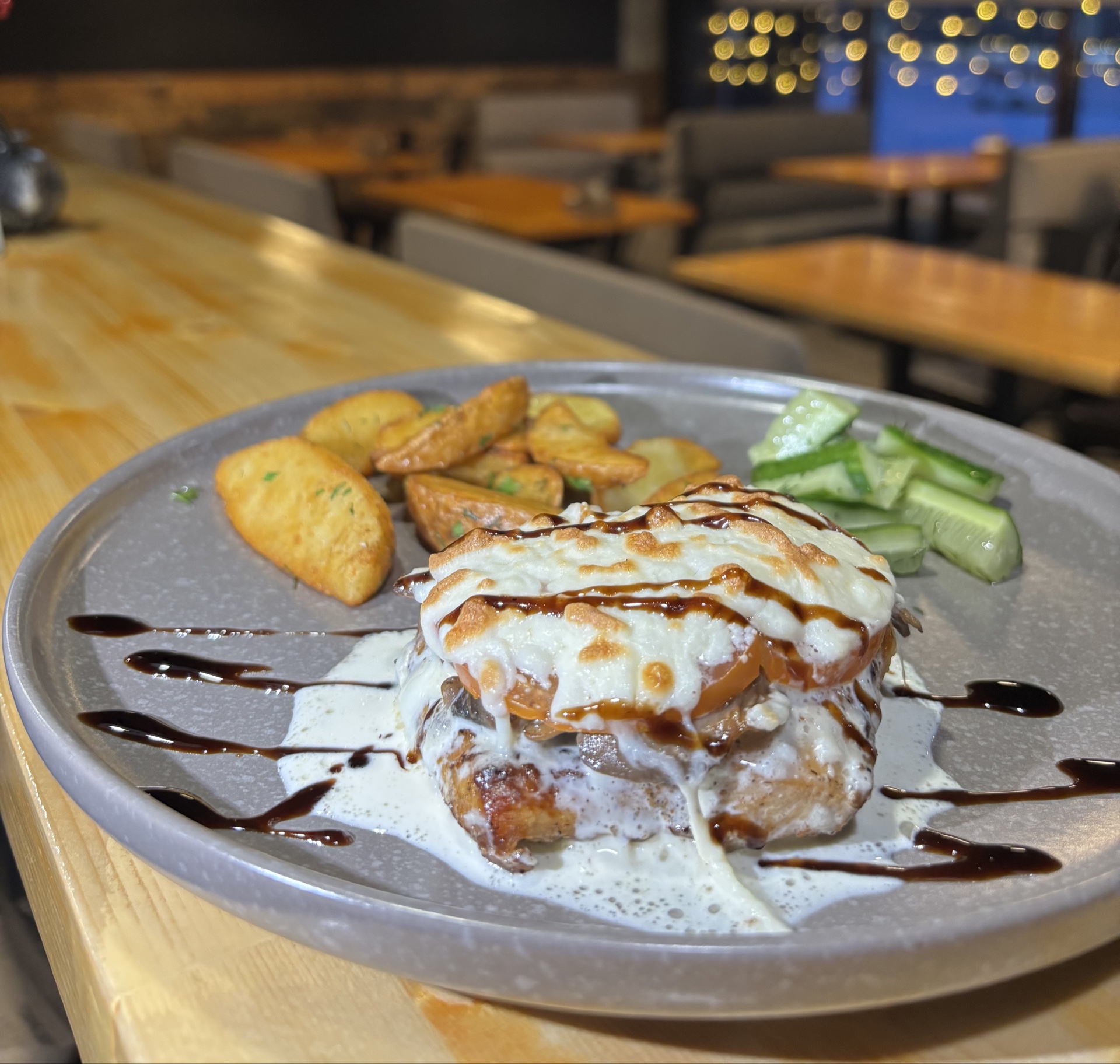 Курица-гриль с грибами и сыром